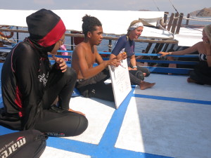 Briefing before dive
