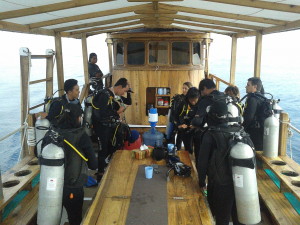 MIP team ready to jump and see the manta ray